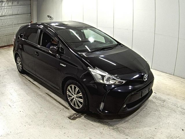 4276 Toyota Prius alpha ZVW41W 2015 г. (LAA Okayama)